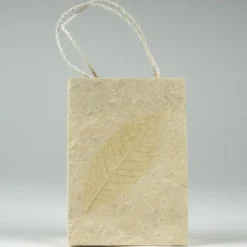 Tasche aus handgeschöpftem Papier