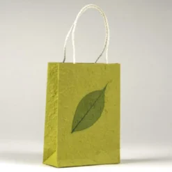 Tasche aus handgeschöpftem Papier