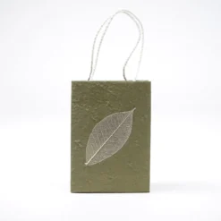 Tasche aus handgeschöpftem Papier
