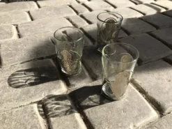 Teeglas Tokyo mit Metallbehälter
