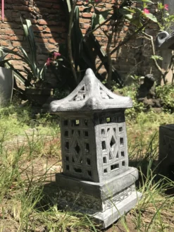 Tempelleuchte aus Terrakotta
