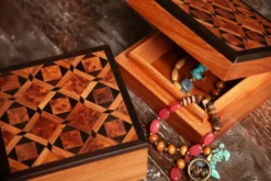 Thuja Box mit Intarsien