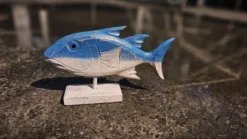 Thunfisch-Skulptur blau-weiß