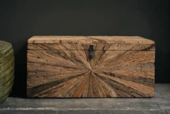 Truhe aus altem Holz