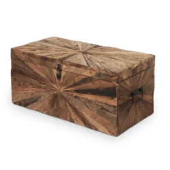 Truhe aus altem Holz