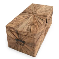 Truhe aus altem Holz