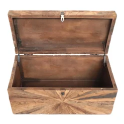 Truhe aus altem Holz