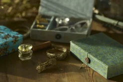 Utensilien-Box 'Floral' aus Loktapapier
