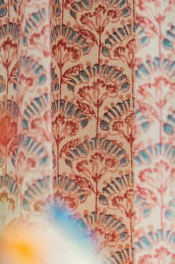 Vorhang aus Voile rot-blau