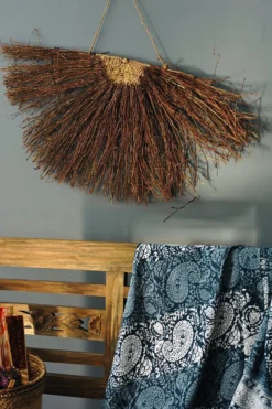 Wandschmuck aus Teebaumzweigen
