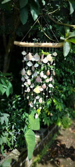 Windspiel mit Muscheln