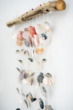 Windspiel mit Muscheln