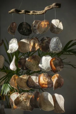 Windspiel mit Muscheln