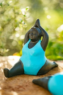 Zementfigur 'Yoga-Dame'